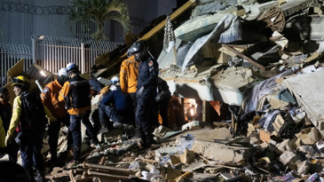 Venezuela'yı vuran çifte deprem kamerada