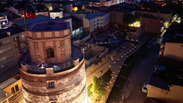 Bakan Ersoy paylaştı! Edirne'nin tarihî saat kulesi yeniden ziyarete açıldı