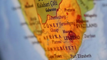 Güney Afrika'da katliam gibi kaza: 16 kişi hayatını kaybetti