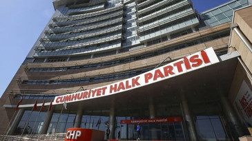 CHP'de teşkilat değişikliği: 15 atama, 7 fesih
