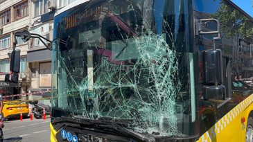 İstanbul'da ambulans ile otobüs çarpıştı: 5 kişi hastaneye kaldırıldı