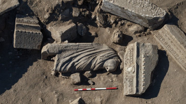 Aspendos'un 1800 yıllık dev heykeli gün yüzüne çıktı