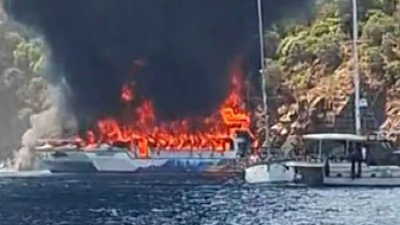 Fethiye'de can pazarı: Gezi teknesi alev aldı, 115 kişi denize atladı