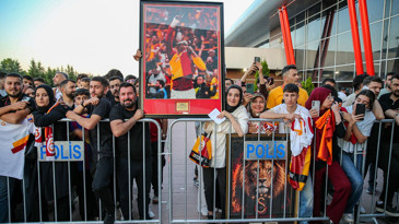 135 bin boncukla 3,5 ayda hazırladı: Osimhen'e özel hediye