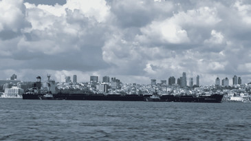İstanbul Boğazı 289 metrelik gemi için kapatıldı