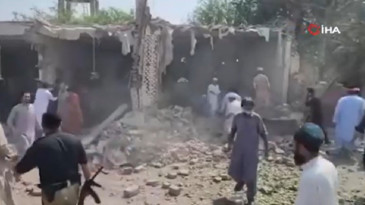 Pakistan'da cuma namazında bombalı saldırı: 15 ölü, 50'den fazla yaralı