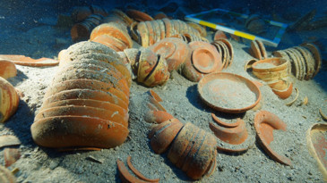 Akdeniz’den 2.100 yıllık sofra takımı çıktı