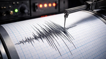 Çin'de 7 büyüklüğünde deprem: 16 kişi hayatını kaybetti