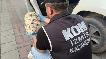 İzmir'de tarihi eser operasyonu: 2 bin yıllık Zeus heykeli bulundu