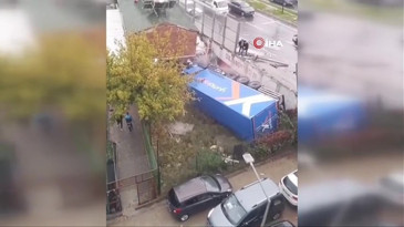 Önce iki araca çarptı, sonra 5 metreden uçtu! Sultangazi'de korkutan kaza