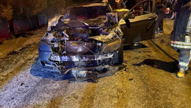 Seyir halindeki otomobil alev aldı