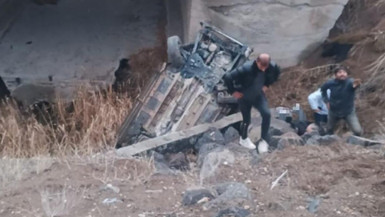 Sivas'ta devrilen otomobildeki 1 kişi öldü, 2 kişi yaralandı