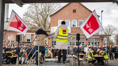 Almanya’da toplu taşıma çalışanlarından uyarı grevi
