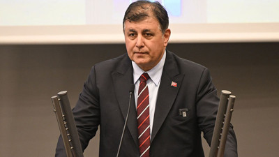 İzmir B&uuml;y&uuml;kşehir Belediye Başkanı Cemil Tugay CHP'den istifa etti
