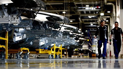 Almanya'da otomotiv pazarında büyüme, Tesla'da sert düşüş