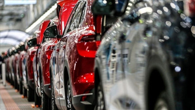 Otomotiv pazarı ilk &ccedil;eyrekte daraldı: Elektrikli ve hibritin payı arttı