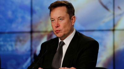 Hissedarlardan Elon Musk'ın 1 trilyon dolarlık maaşına onay!