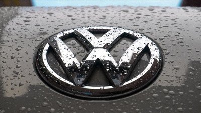 Volkswagen, yangın riski nedeniyle 44 binin &uuml;zerinde elektrikli aracı geri &ccedil;ağırdı