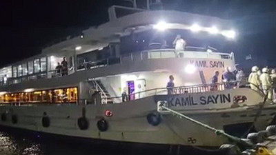 İstanbul Boğazı'nda kaza: Yolcu motoru ile yük gemisi çarpıştı!