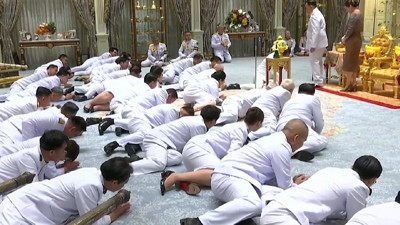 Yeni görevlerine sürünerek başladılar