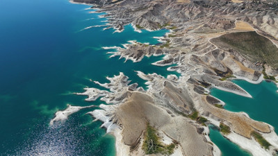 Sular çekildi, adacıklar ortaya çıktı! Atatürk Barajı’nda Maldivleri andıran görüntüler