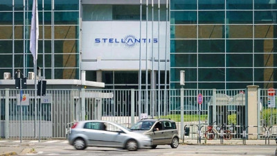 Stellantis, Peugeot ve DS otomobillerin üretildiği fabrikada üretime ara verdi