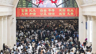 Bir günde 23 milyon kişi trene bindi