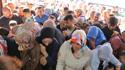 50 TL izdihamı! Birbirlerini ezdiler...