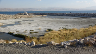 Van Gölü alarm veriyor! Su çekilmesi 3 kilometreye ulaştı
