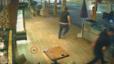 Pastaneye el bombası atıldı: Güvenlik kamerası anbean kaydetti
