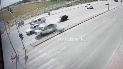 229 KM hız, fren izi dahi yok! Mevlüt öğretmeni hayattan koparan feci kaza kamerada