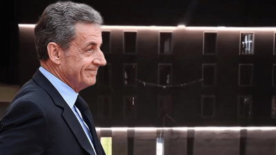 Sarkozy'nin cezaevindeki ilk gecesi olaylı geçti! Görüntüler canlı yayında paylaşıldı