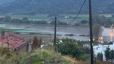 Gökçeada’da sağanak felaketi: Ev ve iş yerlerini su bastı, 5 bölgede heyelan