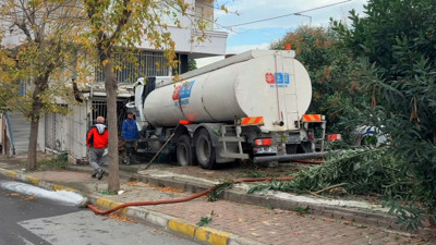 Yokuş aşağı kayan İSKİ tankeri resmen dükkana saplandı!