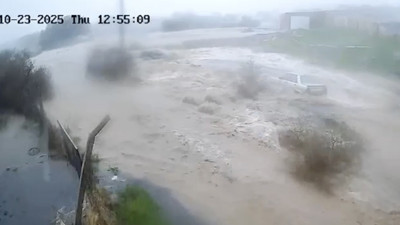 Foça’da sel sularına kapılan 70 yaşındaki Bülent Kaptanoğlu’nun son anları kamerada