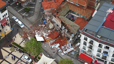 Balıkesir Sındırgı'daki depremin izleri gün ağarınca ortaya çıktı