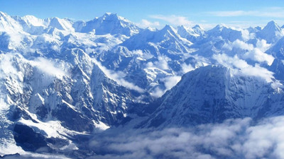 Nepal'de çığ paniği: Dağcılar facianın eşiğinden döndü