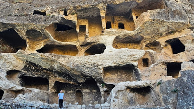 Bu da apartman mağara! Ulya Şeyhan tam 7 katlı...