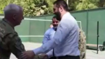 Ahmed eş-Şara, 8 yıl önce peşinde olan komutanlarla basketbol oynadı