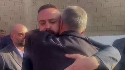 Şehit babası MHP'li başkana sarılıp "Beni Devlet Bahçeli'ye götürün" dedi