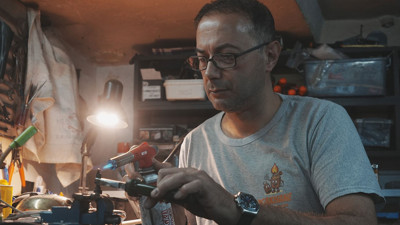 10 metrekarelik atölyesinden Türkiye'ye ulaşıyor