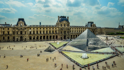 Louvre Müzesi'nde soygun sonrası yeni önlemler devrede