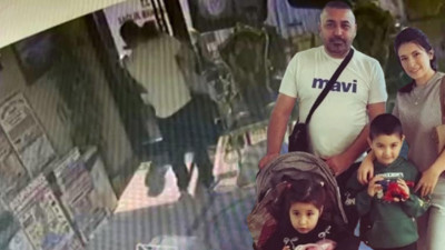 Böcek ailesinin kilitli otel kapısından çıkmadığı anlar kameraya yansıdı: Kapıyı kırmaya çalışmış