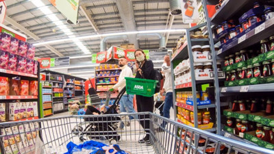 Süpermarket devi Asda, 24 mağazasını satıyor