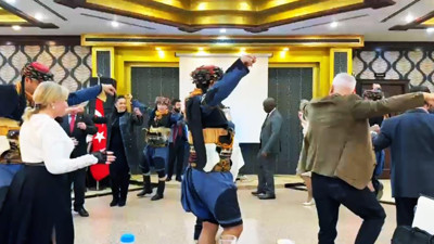 Büyükelçilerden Sağlık Turizmi Kongresinde zeybek sürprizi