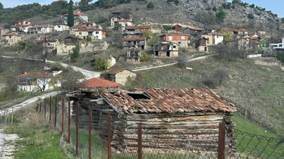 450 yıllık köy hayalet köye dönüştü...Köyde sadece 4 kişi yaşıyor
