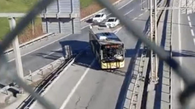 Yanlış yola giren belediye otobüsü trafiği tehlikeye attı!