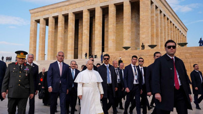 Fotoğraflarla Papa 14. Leo'nun Türkiye'deki ilk günü böyle geçti
