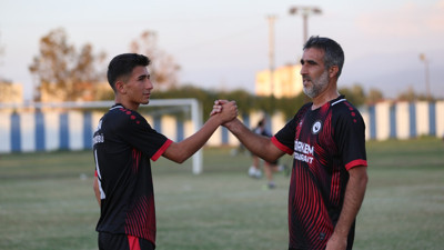 Hatay’da aynı sahada mücadele: 42 yaşındaki baba ile 16 yaşındaki oğlu amatör ligde birlikte oynuyor