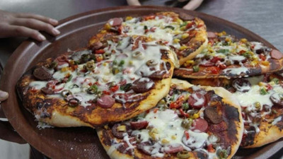 Yedikleri pizzadan zehirlenen 4 kişiden 1'i hayatını kaybetti